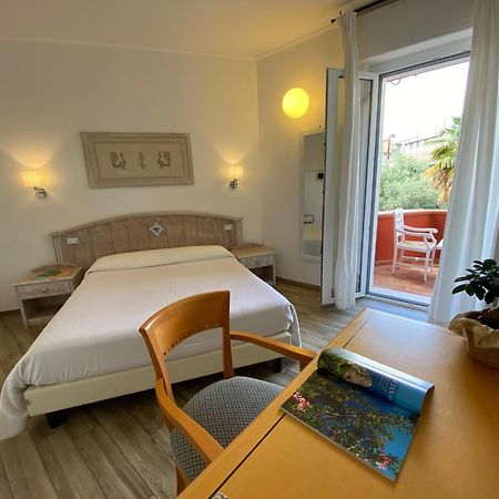 Locanda Degli Artisti Тортолі Екстер'єр фото