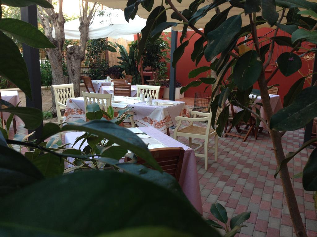 Locanda Degli Artisti Тортолі Екстер'єр фото