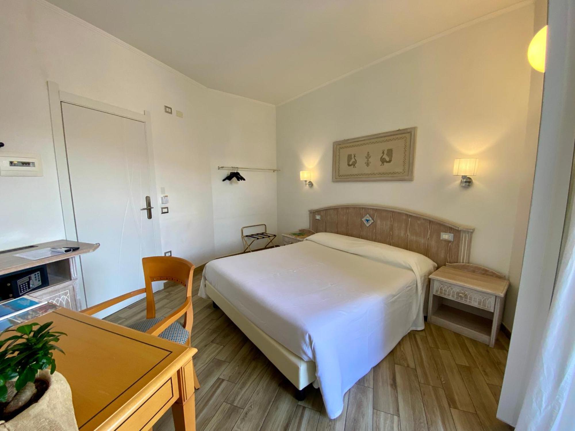 Locanda Degli Artisti Тортолі Екстер'єр фото