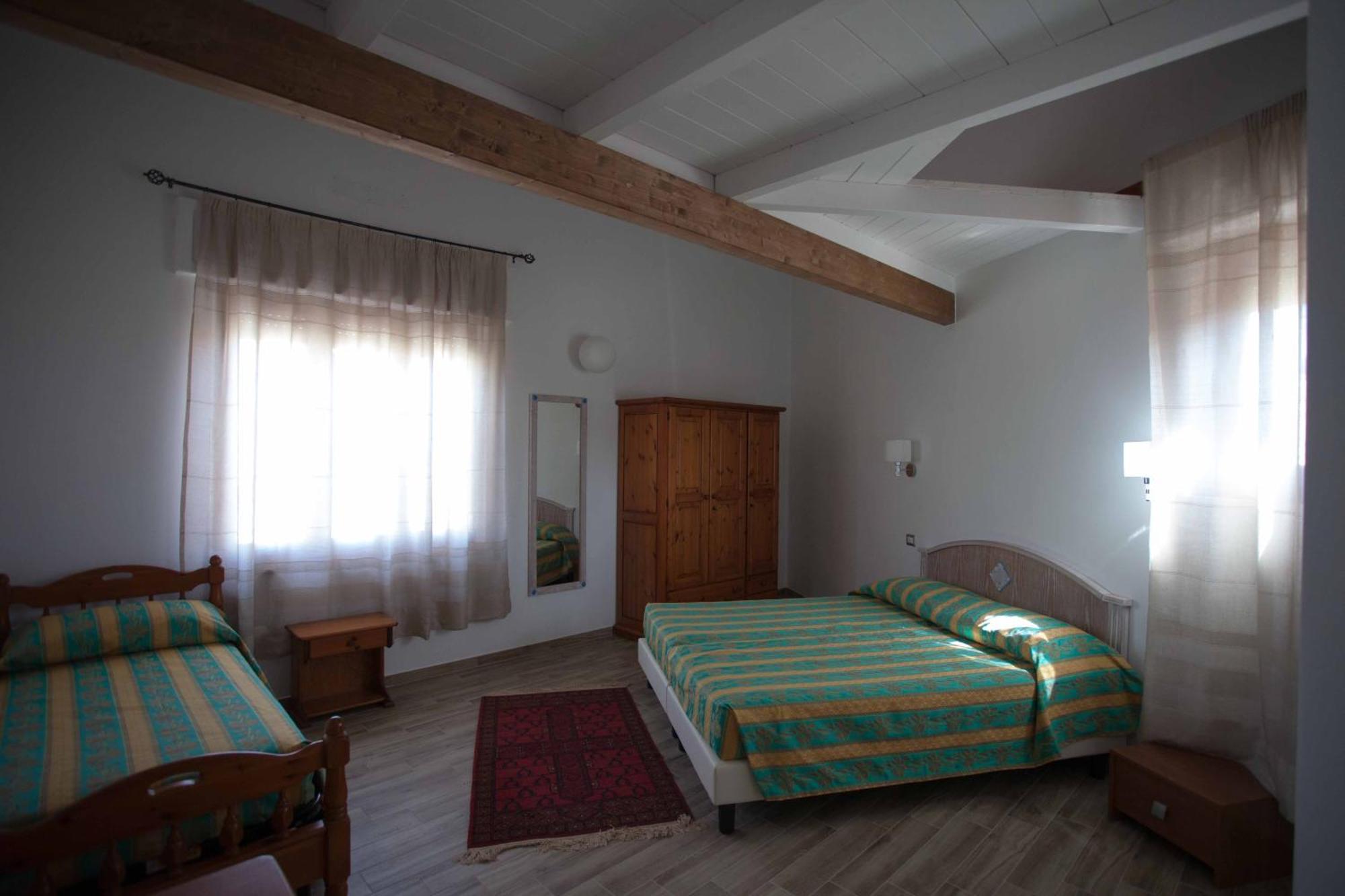 Locanda Degli Artisti Тортолі Екстер'єр фото