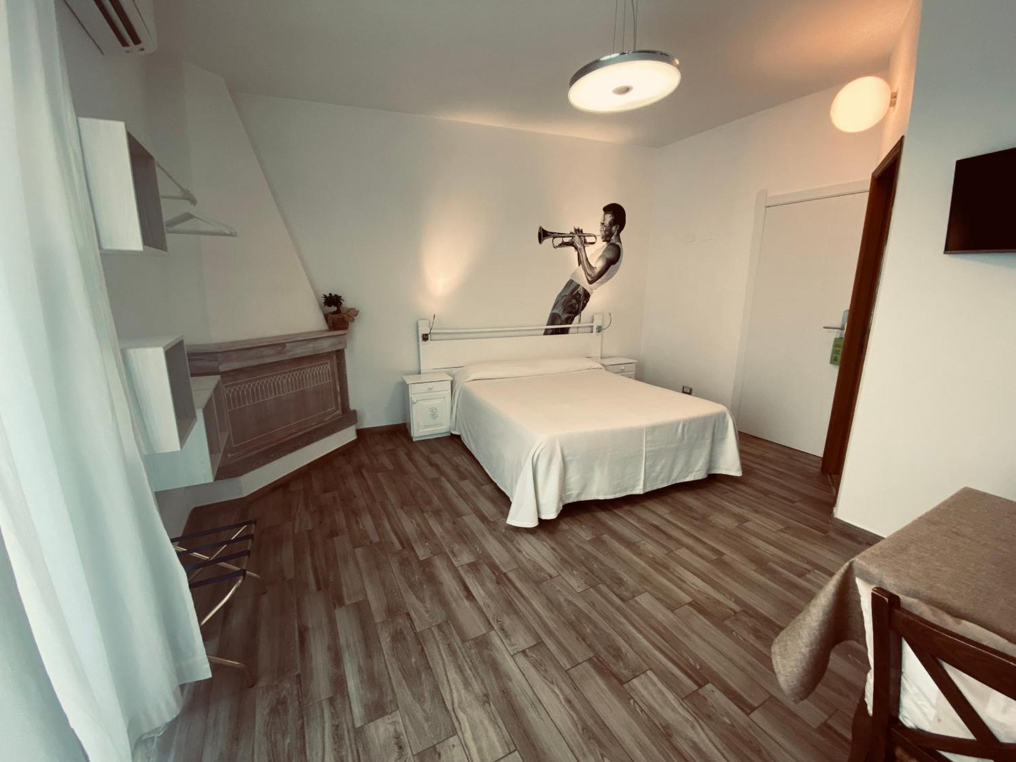 Locanda Degli Artisti Тортолі Екстер'єр фото