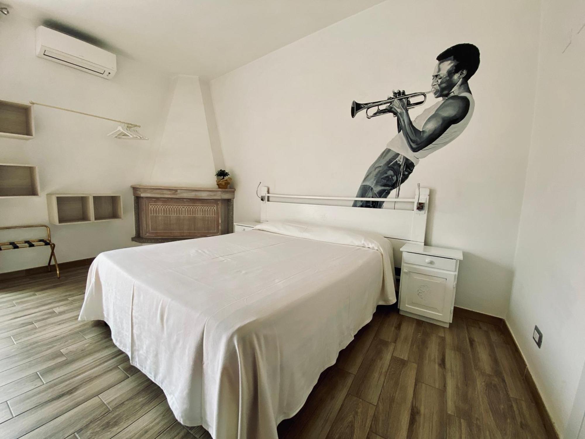 Locanda Degli Artisti Тортолі Екстер'єр фото