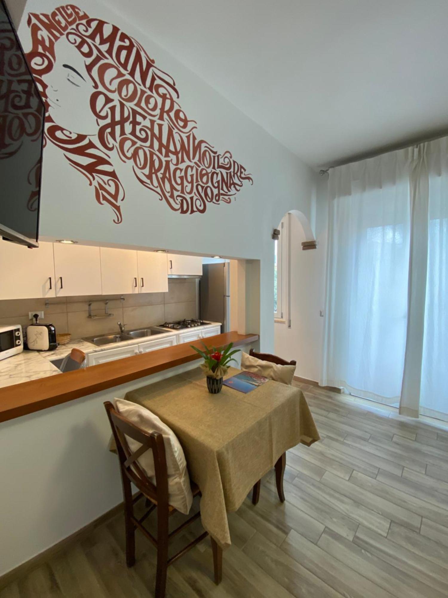 Locanda Degli Artisti Тортолі Екстер'єр фото