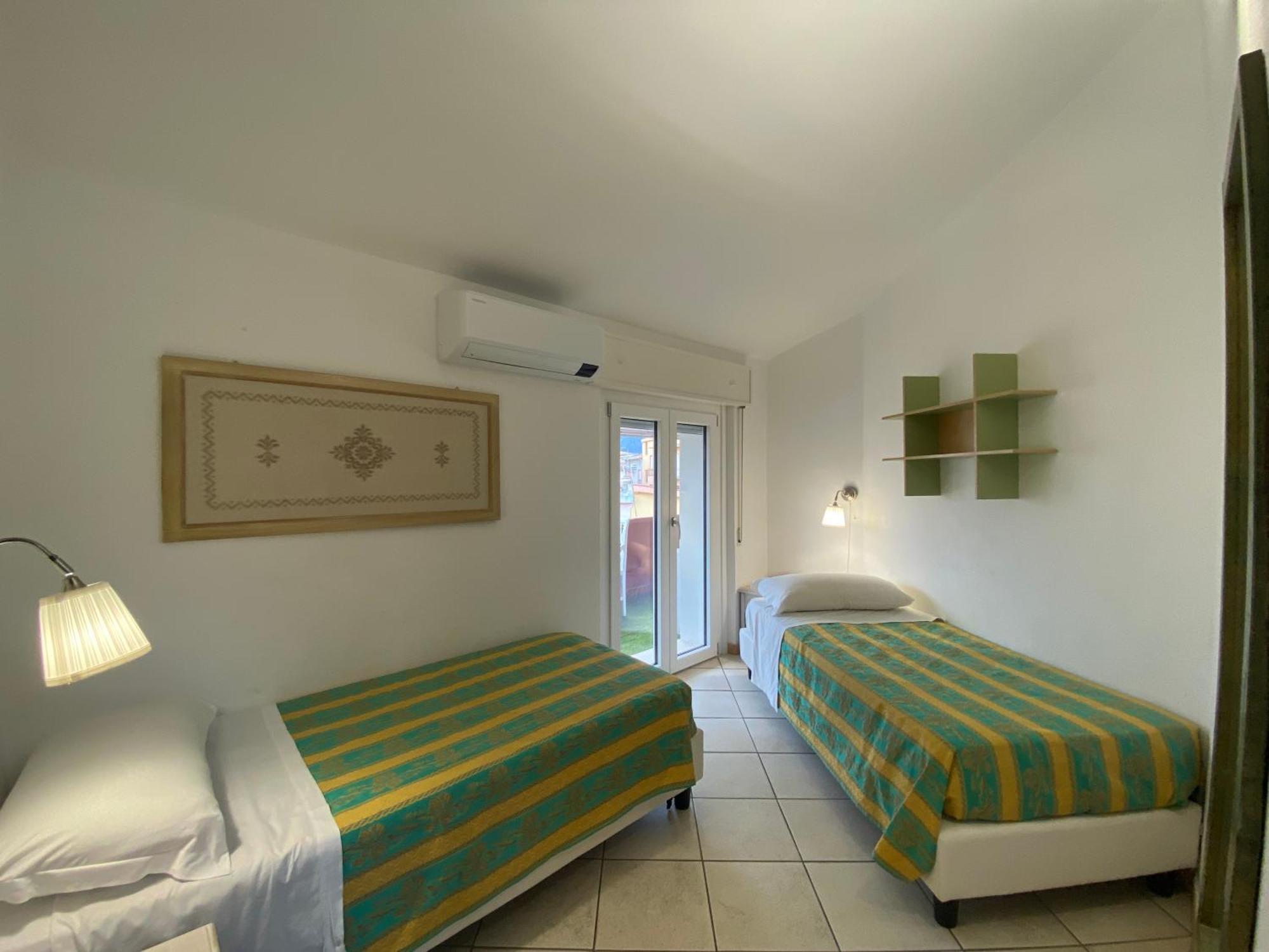Locanda Degli Artisti Тортолі Екстер'єр фото