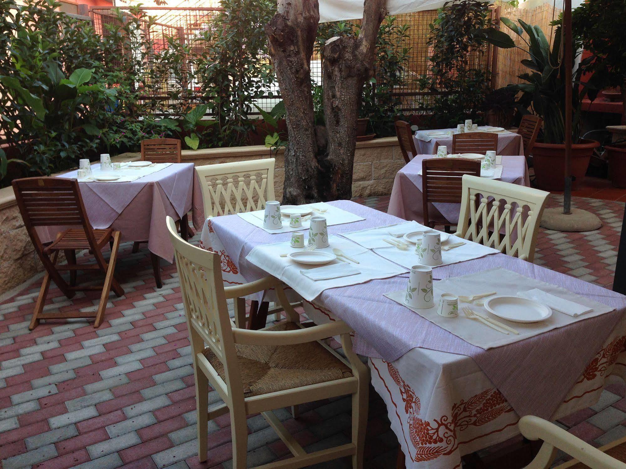 Locanda Degli Artisti Тортолі Екстер'єр фото