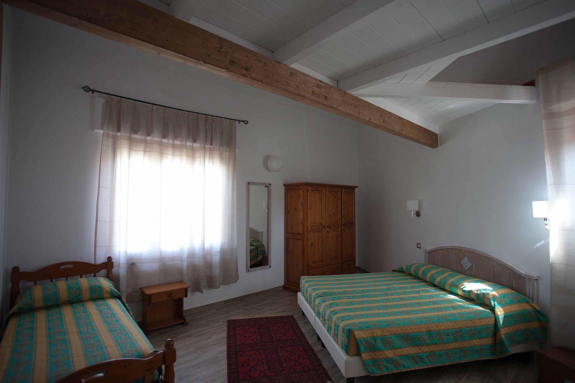 Locanda Degli Artisti Тортолі Екстер'єр фото