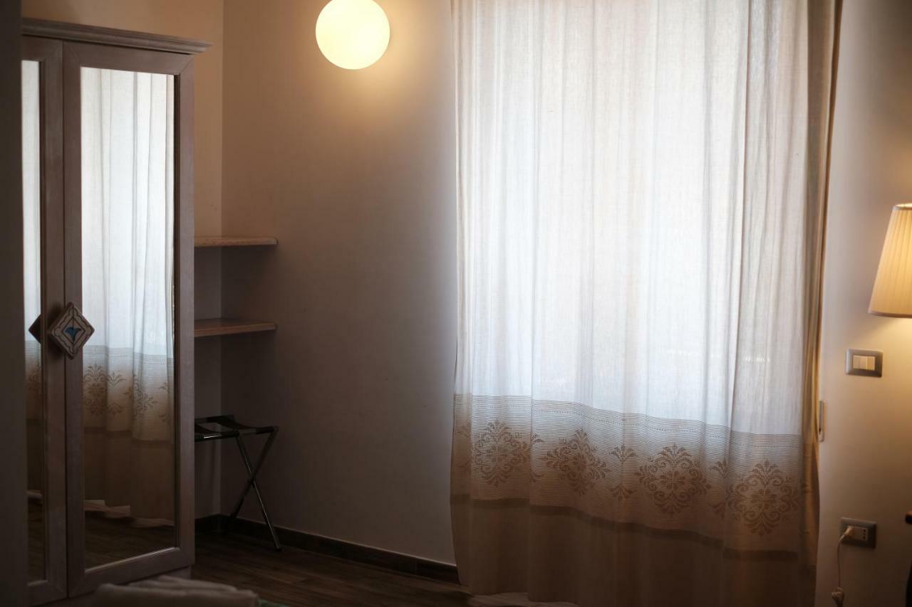 Locanda Degli Artisti Тортолі Екстер'єр фото